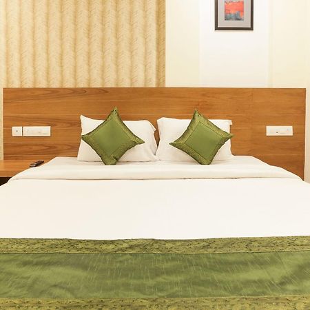 Treebo Trend Cmks Gulmohar Suites Kochi Exterior foto