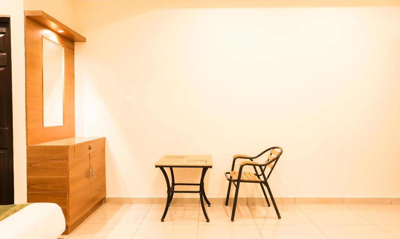Treebo Trend Cmks Gulmohar Suites Kochi Exterior foto